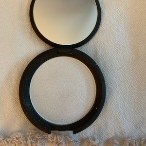 Becca cosmetics highlighter in pearl